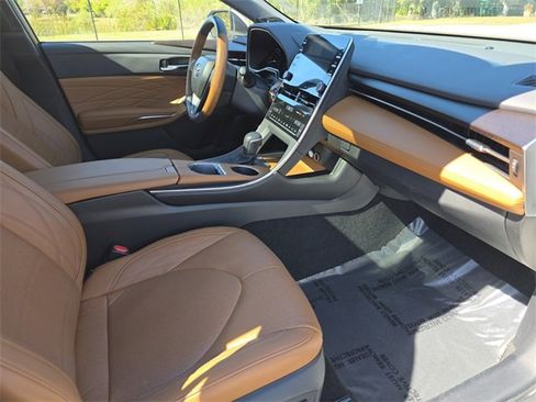 Used 2022 Toyota Avalon Limited image 9