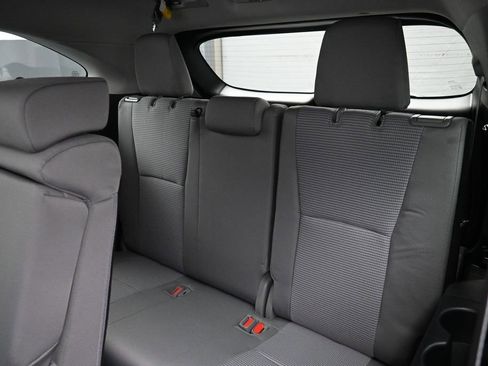 Used 2023 Toyota Highlander L FWD image 29