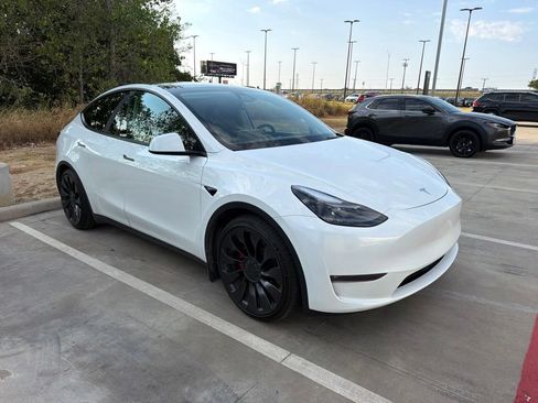 Used 2023 Tesla Model Y Performance AWD/4WD image 15