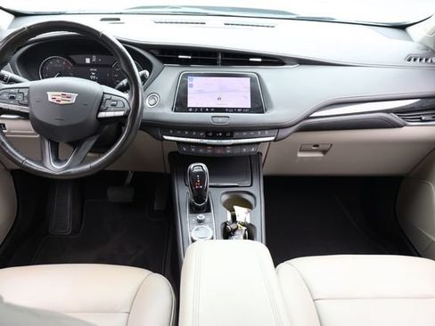 Used 2022 Cadillac XT4 Premium Luxury w/ Enhanced Visibility Package FWD image 17
