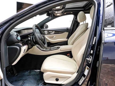 Used 2022 Mercedes-Benz E 350 Sedan w/ AMG Line Exterior image 4