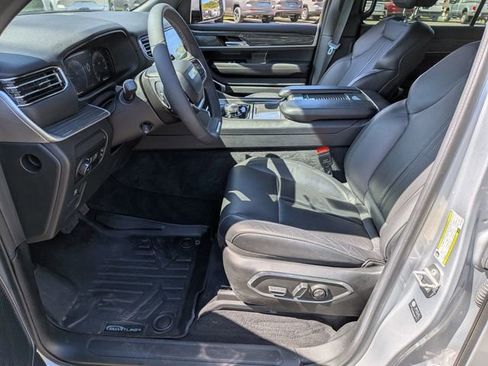 Certified 2022 Jeep Wagoneer Series II AWD/4WD image 12