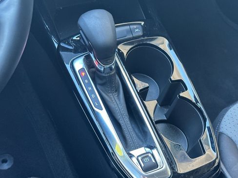 Used 2025 Chevrolet Trax LT w/ LT Convenience Package image 20