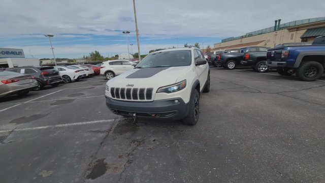 Used 2019 Jeep Cherokee Trailhawk AWD/4WD image 2