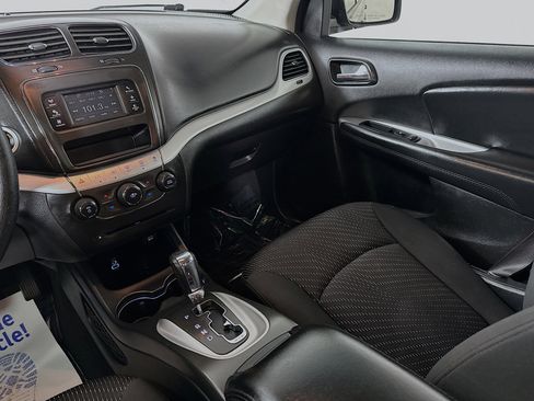 Used 2018 Dodge Journey SE image 20