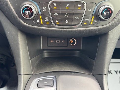 Used 2020 Chevrolet Equinox LT image 32