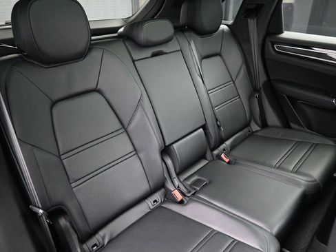 Certified 2023 Porsche Cayenne image 28