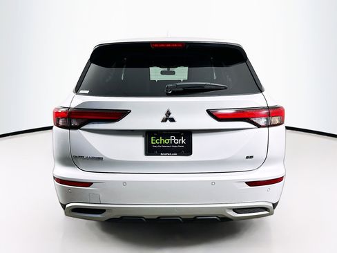Used 2024 Mitsubishi Outlander SE image 7