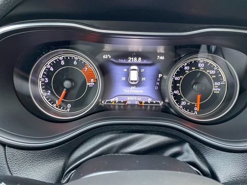 Used 2020 Jeep Cherokee Trailhawk w/ Cold Weather Group AWD/4WD image 30