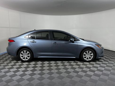 Used 2020 Toyota Corolla LE FWD image 4