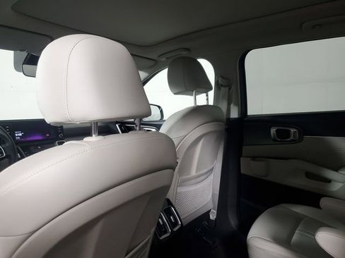 Used 2023 Kia Sorento SX image 12