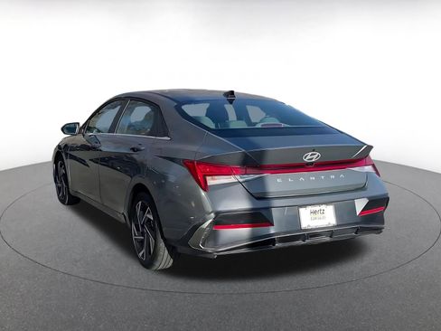 Used 2025 Hyundai Elantra SEL image 11