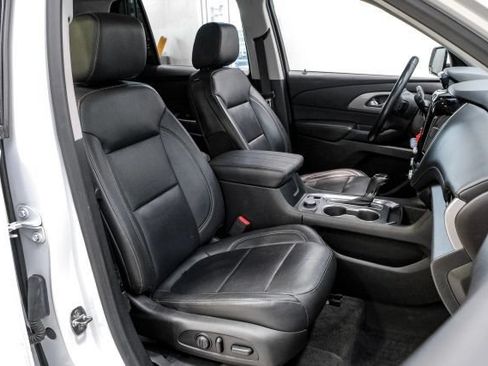 Used 2019 Chevrolet Traverse RS w/ LPO, Floor Liner Package FWD image 39
