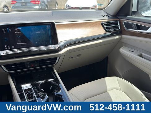 Used 2025 Volkswagen Atlas SE w/ Panoramic Sunroof Package FWD image 28