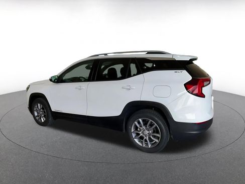 Used 2024 GMC Terrain SLT image 10