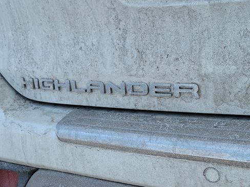 Used 2023 Toyota Highlander L image 6