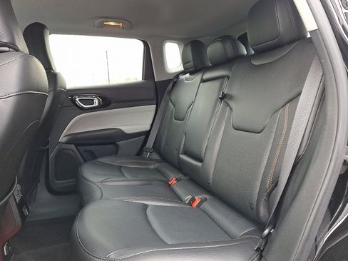 Certified 2022 Jeep Compass Limited image 10