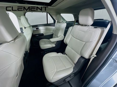 Certified 2021 Ford Explorer Platinum w/ Equipment Group 601A image 33