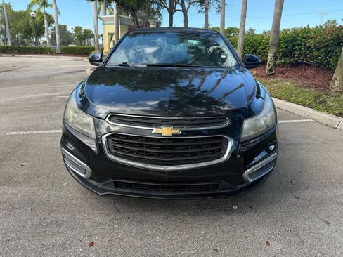 Used 2016 Chevrolet Cruze LT FWD image 2
