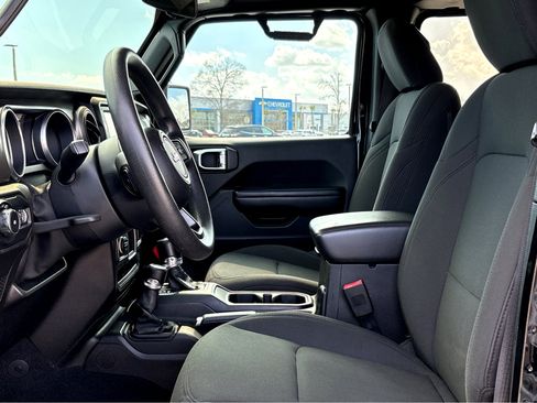 Used 2018 Jeep Wrangler Unlimited Sport image 13