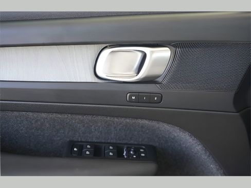 New 2025 Volvo XC40 B5 Core w/ Protection Package Premier image 9