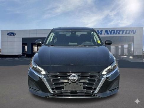 Used 2025 Nissan Altima 2.5 SV FWD image 10