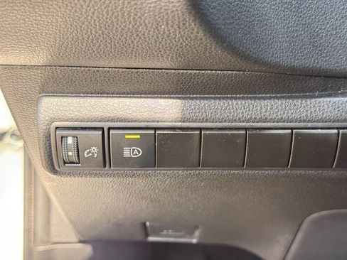 Used 2025 Toyota Corolla LE FWD image 23