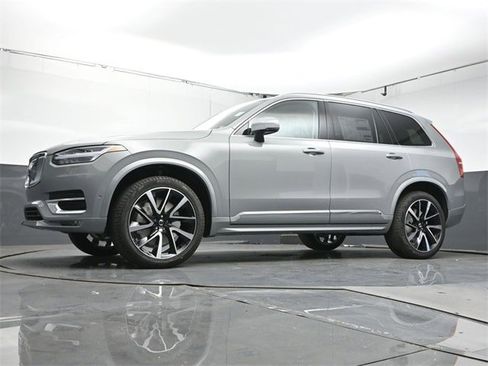 New 2025 Volvo XC90 B5 Plus w/ Protection Package Premier image 37