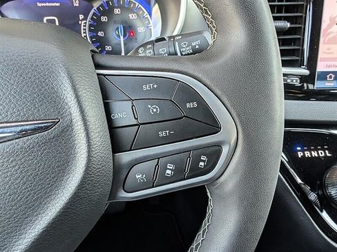 Used 2025 Chrysler Pacifica Select FWD image 22