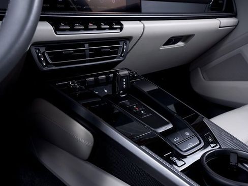 Used 2024 Porsche 911 Carrera 4S image 30