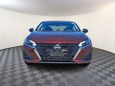 Used 2024 Nissan Altima 2.5 SV FWD image 3
