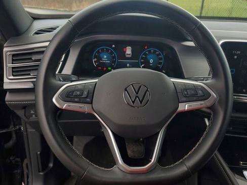 Used 2025 Volkswagen Atlas Cross Sport SE image 17