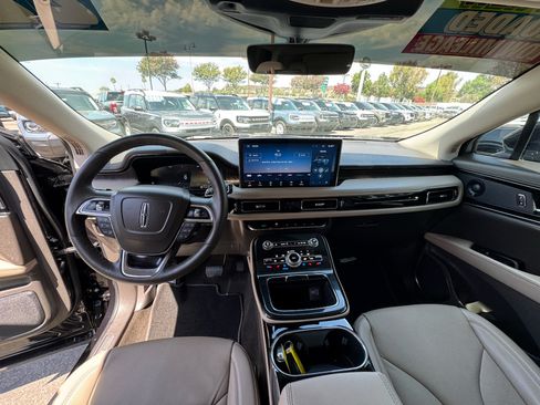 Used 2022 Lincoln Nautilus Reserve AWD/4WD image 16
