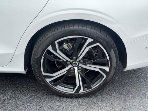 Certified 2025 Volvo S60 B5 Plus AWD/4WD image 8