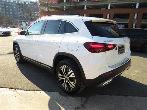 Used 2025 Mercedes-Benz GLA 250 4MATIC image 2