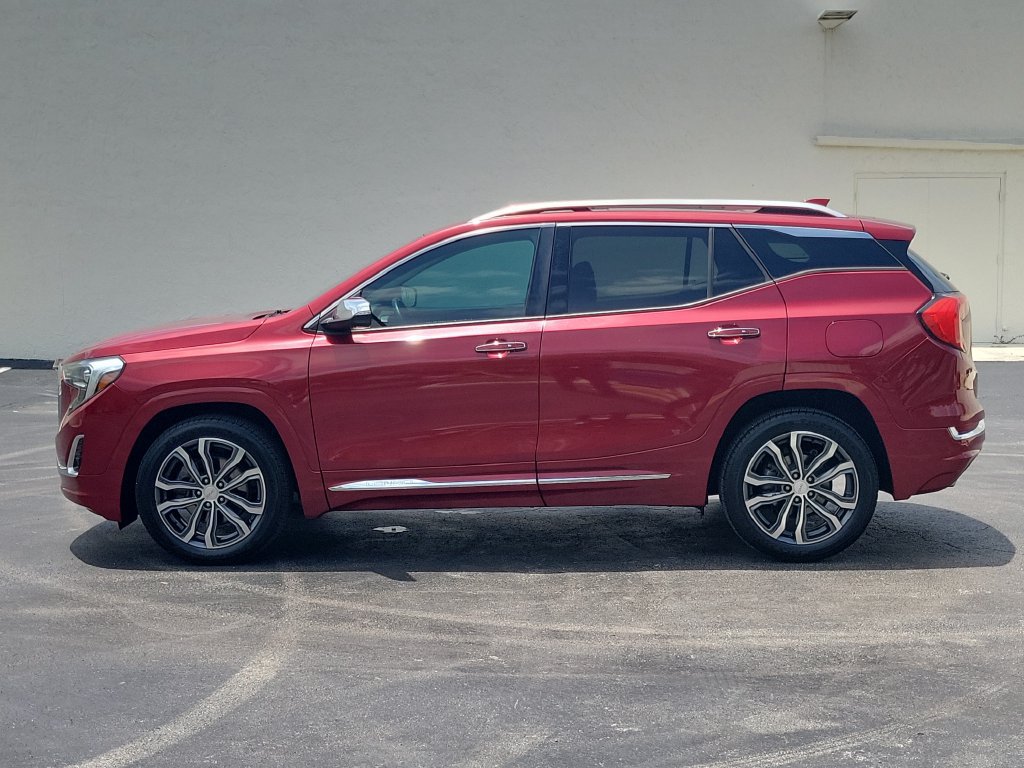 Used 2019 GMC Terrain Denali w/ Advanced Safety Package FWD image 9