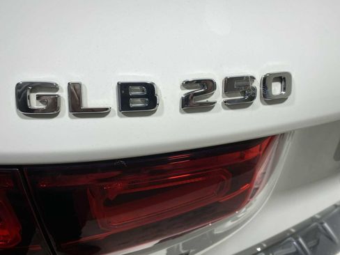 Used 2021 Mercedes-Benz GLB 250 4MATIC image 7