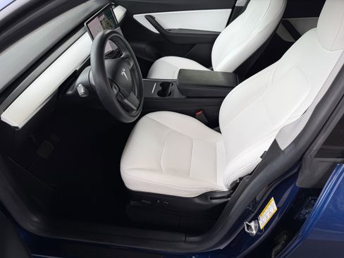 Used 2021 Tesla Model Y Long Range image 11