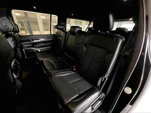 Used 2024 Jeep Wagoneer L Series II w/ Flexible Seating Group AWD/4WD image 15