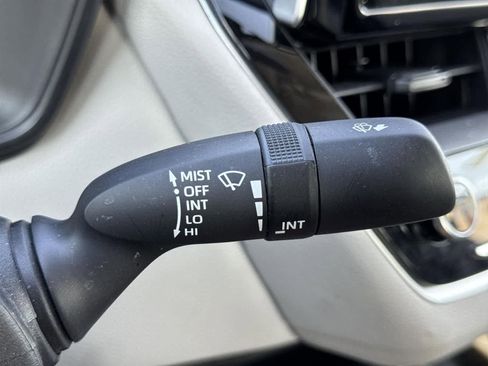 Used 2021 Toyota Corolla LE image 24
