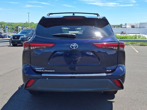 Used 2023 Toyota Highlander XLE FWD image 5