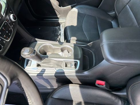 Used 2018 Chevrolet Equinox Premier AWD/4WD image 17