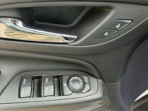 Used 2019 Chevrolet Traverse Premier w/ Driver Confidence II Package FWD image 17