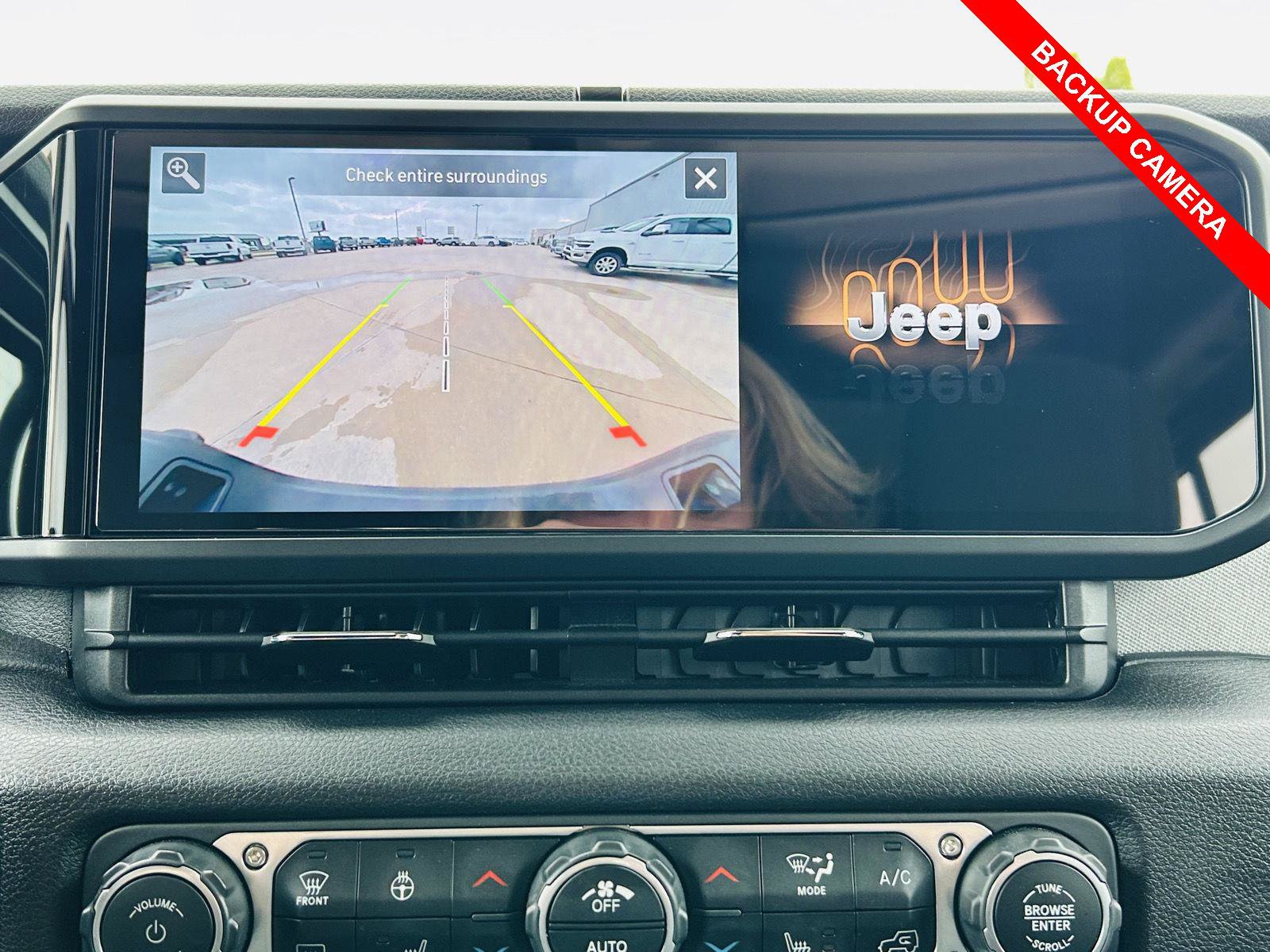 Used 2024 Jeep Gladiator Sport AWD/4WD image 8