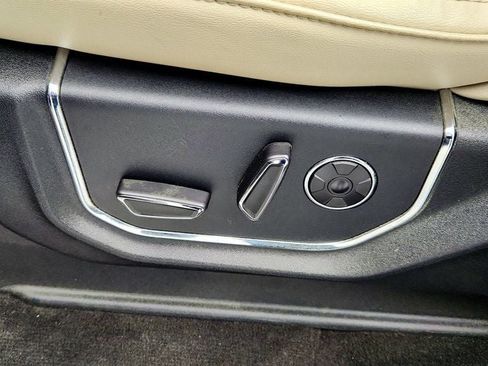 Used 2019 Ford Expedition Platinum image 11