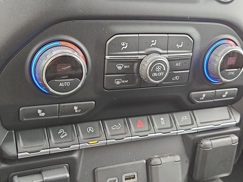 Used 2021 Chevrolet Silverado 1500 LT Trail Boss w/ Convenience Package II image 31