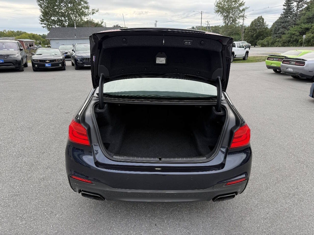 Used 2019 BMW M550i xDrive w/ Dynamic Handling Package AWD/4WD image 16