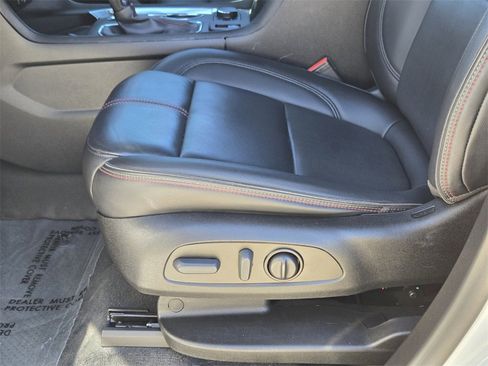 Used 2022 Chevrolet Traverse RS image 26