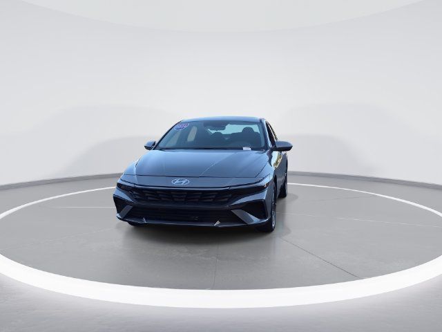 Used 2026 Hyundai Elantra Hybrid FWD image 3