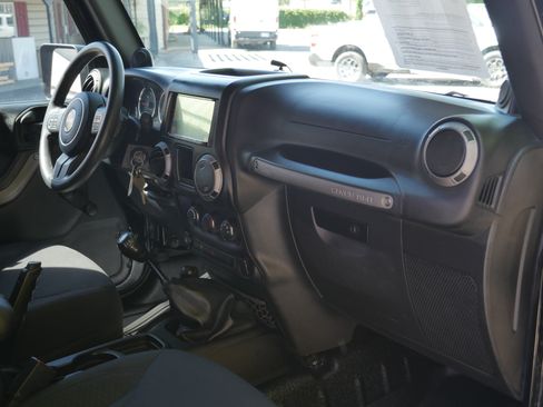 Used 2013 Jeep Wrangler Sport AWD/4WD image 19